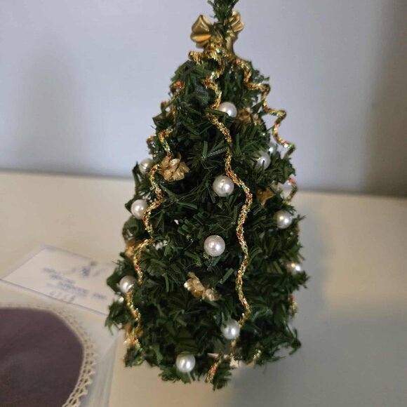 NWT Doll House Miniature Christmas Tree with Skirt - Picture 6 of 6